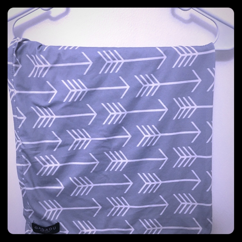 Qaqadu baby care grey arrrows nursing cover baby